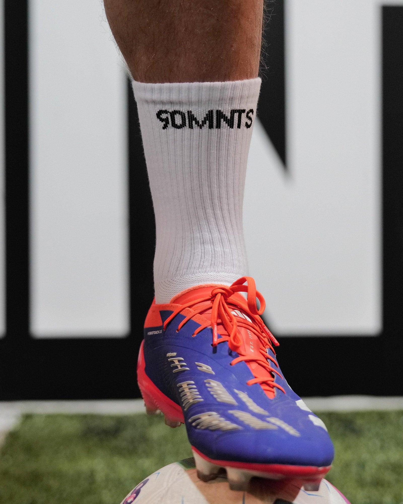 Fußball trägt die weißen 90 Core Socken