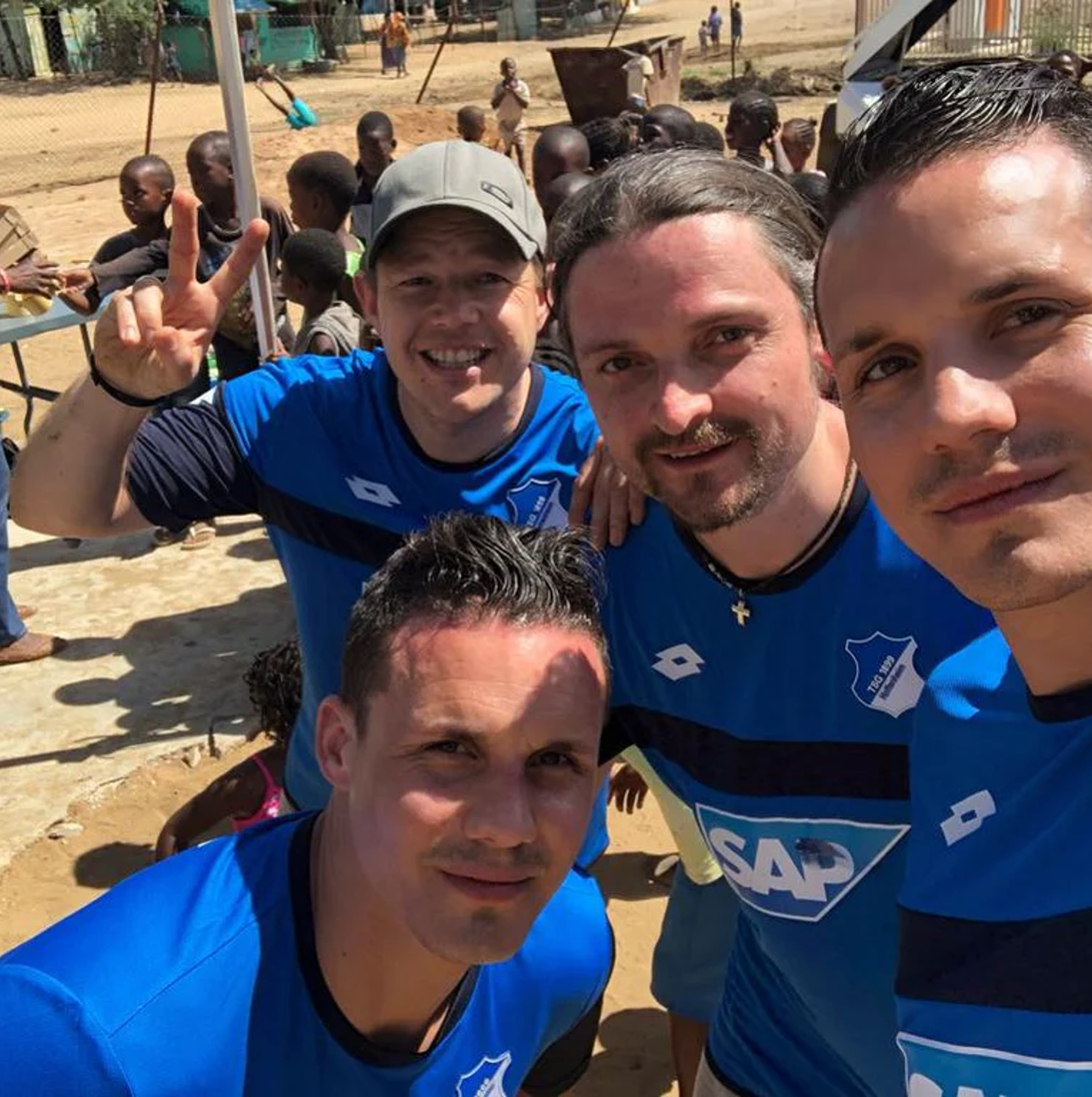 Selfie von Tommy Reichenberger mit Sportlern von TSG Hoffenheim